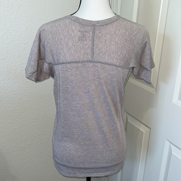 Brooks V-neck shirt - Picture 3 of 4